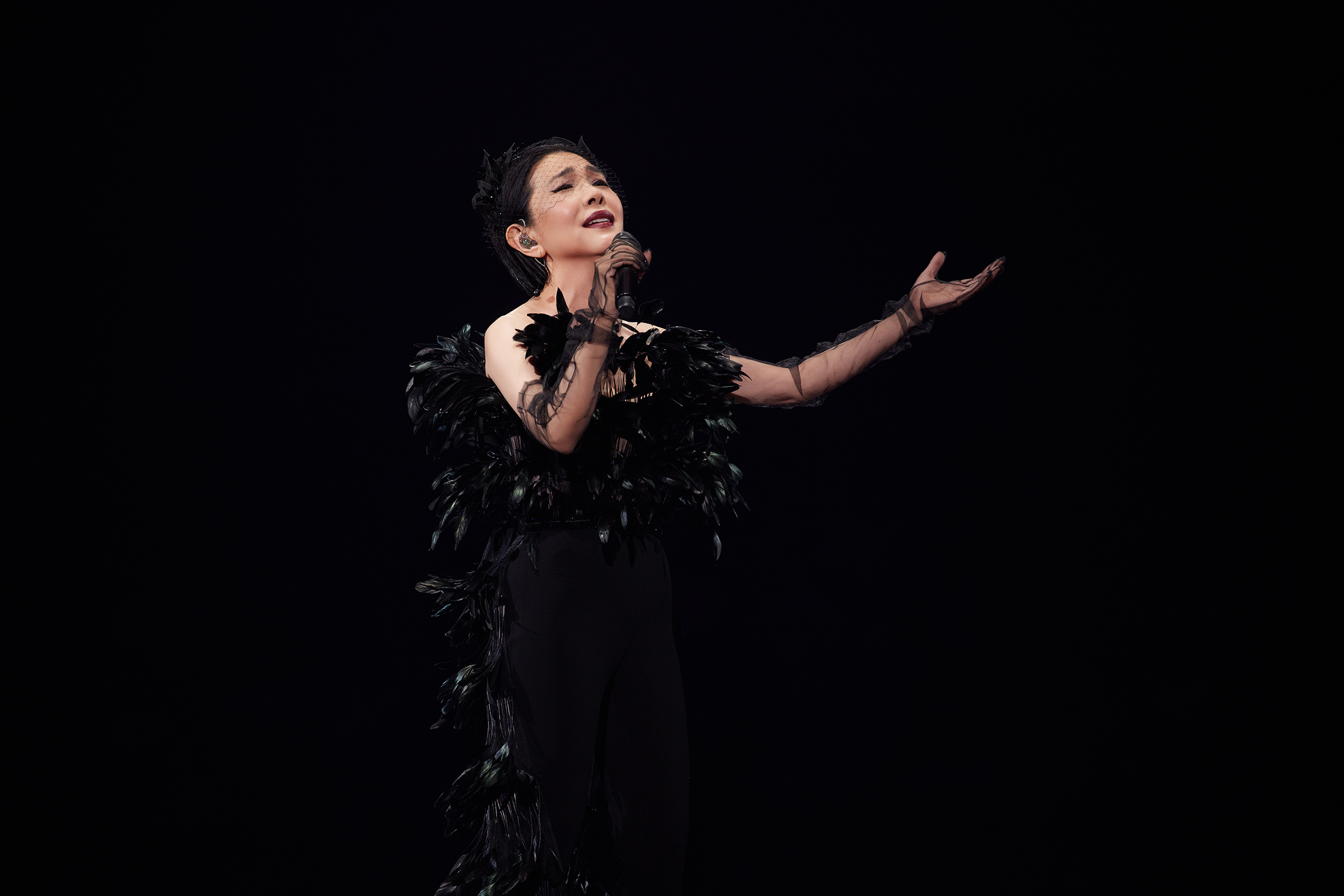 1980年代就以学生歌手身分家喻户晓,出道迄今发行30多张专辑的张清芳