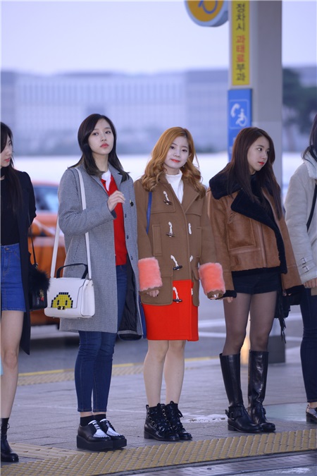 GFriend、TWICE前往香港参加《2016MAMA》