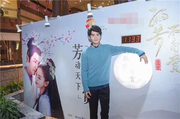 胡文喆《孤芳》耿直护主萌翻众人 呆萌担当花式解锁「点灯」新姿势