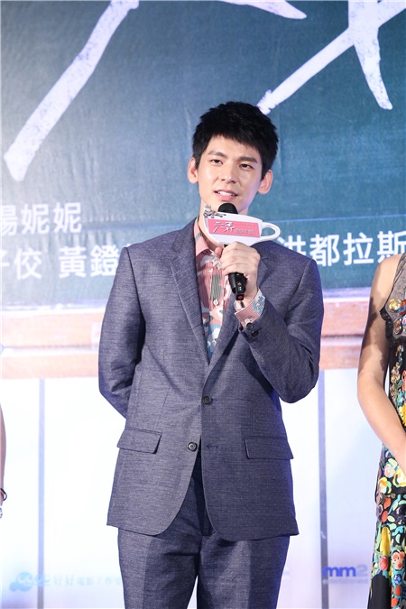 董子健、颜卓灵、林柏宏等出席电影《六弄咖啡馆》首映会