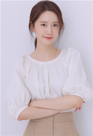林允儿首部主演电影《EXIT》掀起韩国票房狂潮！