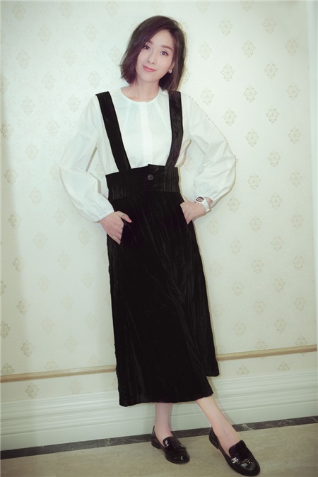 杨恭如初夏美如画 黑白背带裙复古文艺范儿