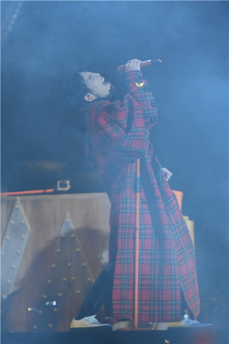 狮子合唱团上海开唱 金曲再现激燃现场