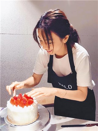 田馥甄自己做蛋糕庆生   用好料被亏土豪甜点师