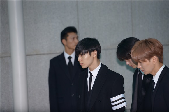 韩国SM娱乐旗下男团SHINee主唱金钟铉葬礼举行