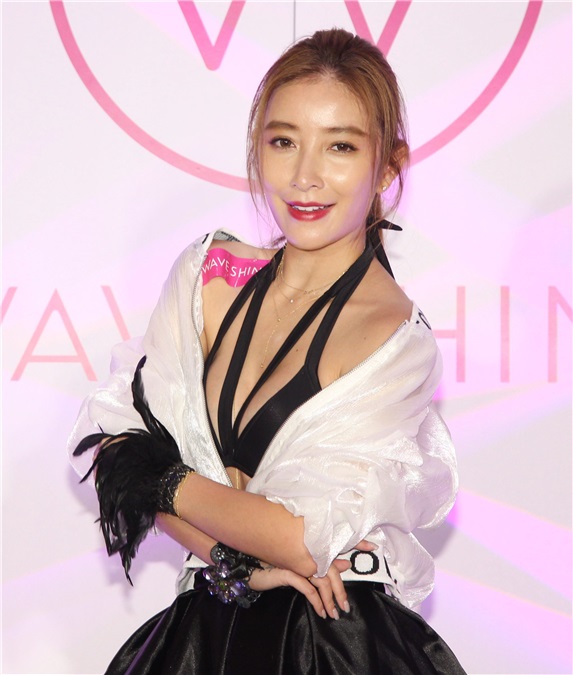 许维恩出席内衣走秀活动