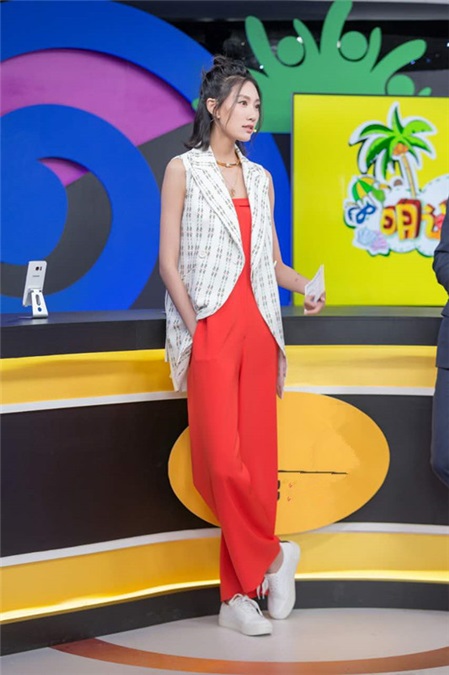 贾乃亮「单挑」李斯羽PK绕密码 网友大呼:心疼乃爸