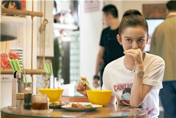 宋祖儿《舌尖上的心跳》热播 发博调侃“恶龙公主”变“饿龙公主”
