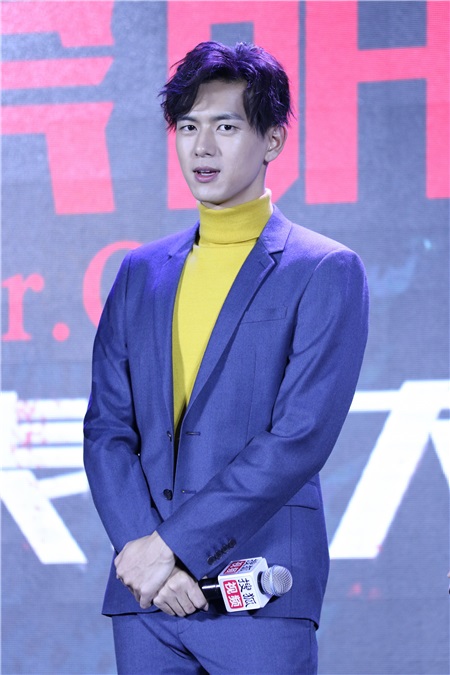 《法医秦明》点击破12亿 张若昀:每天会刷10遍