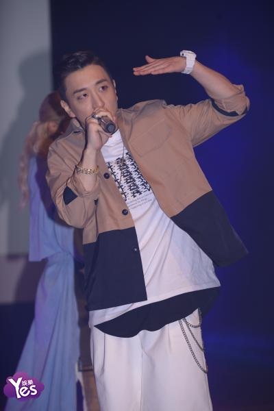 〈Yes 首尔现场〉饶舌歌手FLOWSIK举办SHOWCASE 劲歌热舞嗨翻全场