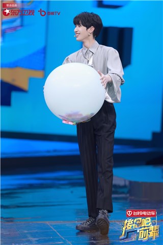 严浩翔