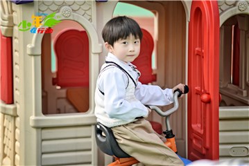 (少年在行动饰演小雨)
