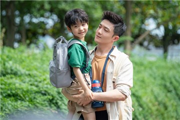 李泽锋新剧收视口碑双收 男幼师职场日常引网友关注