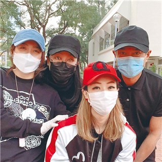 郑秀文联手古天乐送口罩 许愿希望在明天
