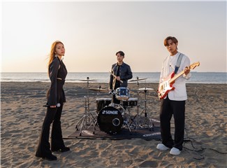 告五人推新曲《在未来的你跟我说声嗨》利落正装上身　优雅魅力喷发