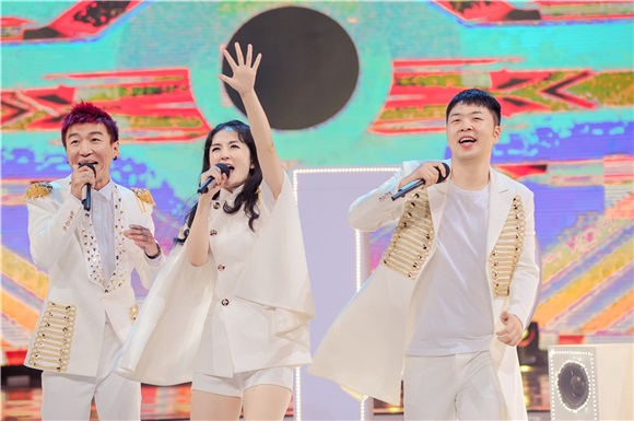 《快乐你懂的》神曲改编 羽泉VS凤凰传奇携手快乐家族上演PK战