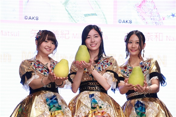 SKE48成员松井珠理奈、矢方美纪、古畑奈和媒体见面会