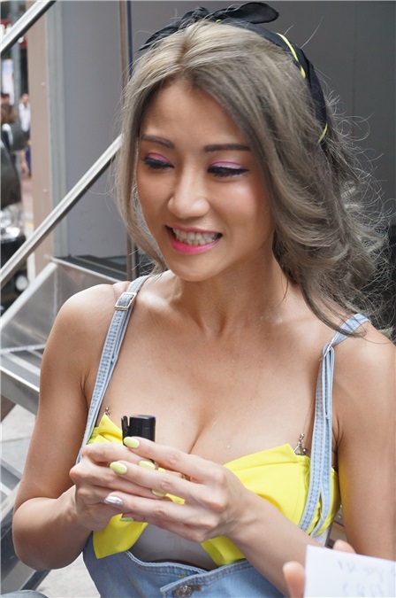 黄榕跳唱歌《Melty Yellow》首播巡游