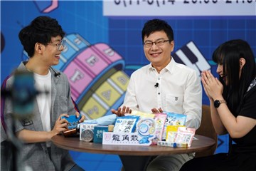 顶级声咖姜广涛、山新、赵成晨空降龙角散直播间 现场解码“好声音”