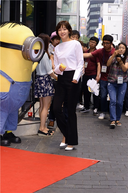 女团Fiestar、演员朴素丹、沉亨倬等出席化妆品牌发布活动。