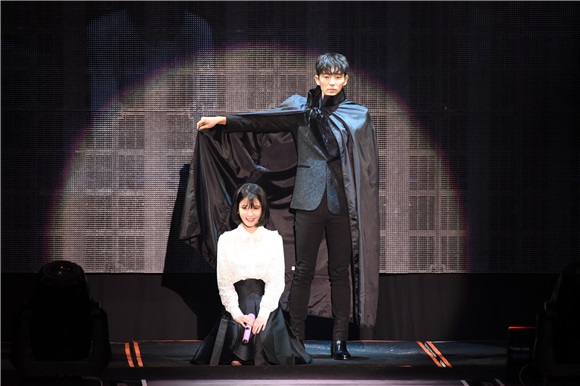 IU.李准基 IU台北演唱会