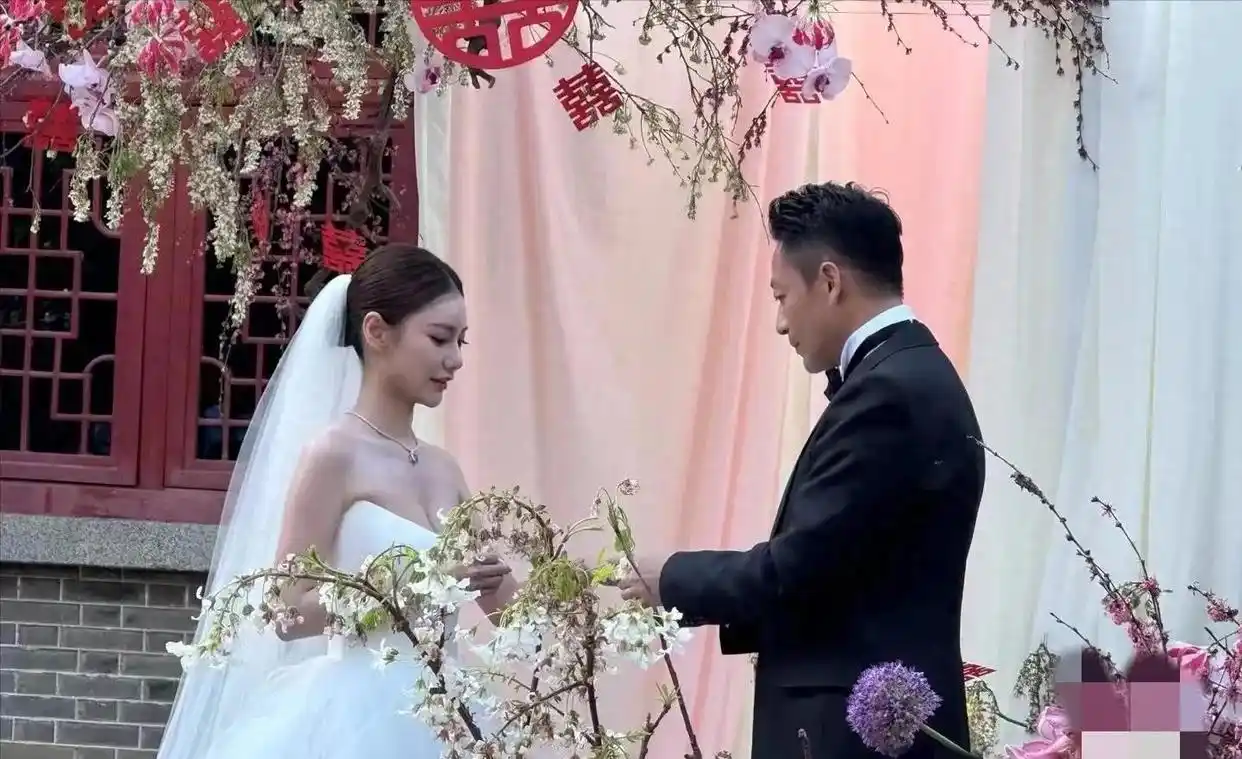 S妈与马筱梅聊天记录曝光:前脚送祝福,後脚要钱引热议