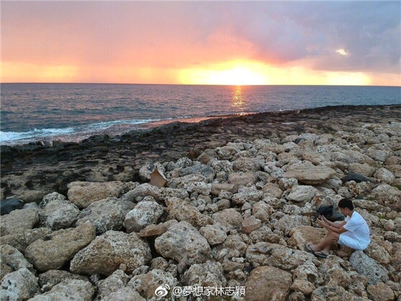 实习崴:林志颖夕阳照又一波 网友推测度假地点在台湾?