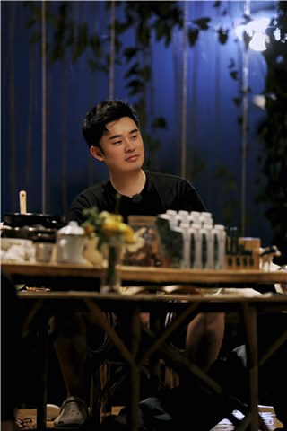 陈赫《向往的生活》“就一口”笑翻众人 搭档彭昱畅魔性献唱