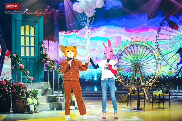 神秘大咖蒙面空降《快本》 现场上演辩论赛