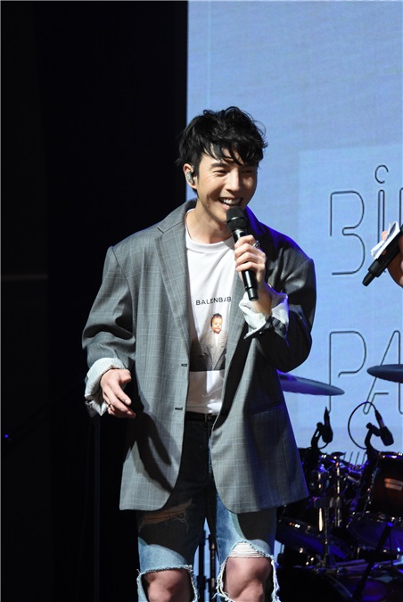 陈势安为生日音乐会做彩排 好友朱俐静现身支持