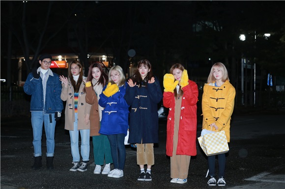 〈Yes 首尔现场〉I.O.I、TWICE等亮相上班路 圣诞特辑掀起复古热潮