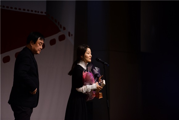 〈Yes首尔现场〉第8届韩国年度电影奖颁奖典礼 宋康昊、马东锡、罗美兰等到场出席