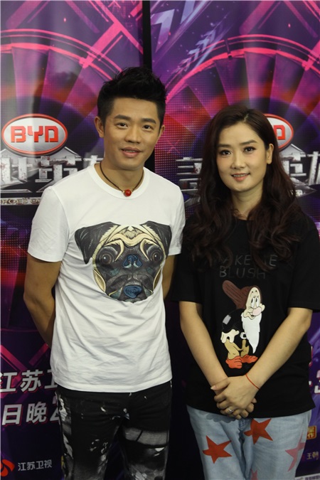 凤凰传奇喊话王力宏:让他唱一句最炫民族风!