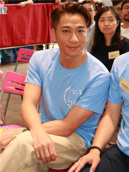 邓丽欣吴卓羲参加《延.亮爱FUN享日》活动