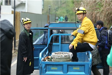 黄渤、王迅登上蹦蹦