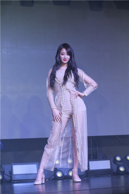 Nine Muses新专Showcase秀长腿 躺地热舞性感撩人