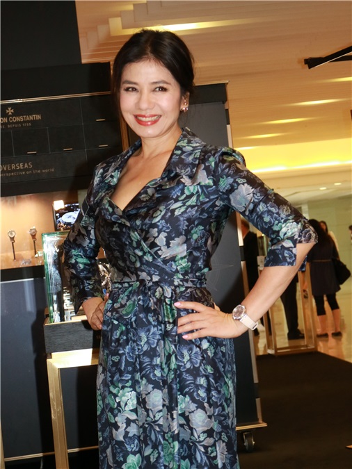 〈Yes香港现场〉锺楚红红唇、美肤亮相 透露最像去伊朗拍美照