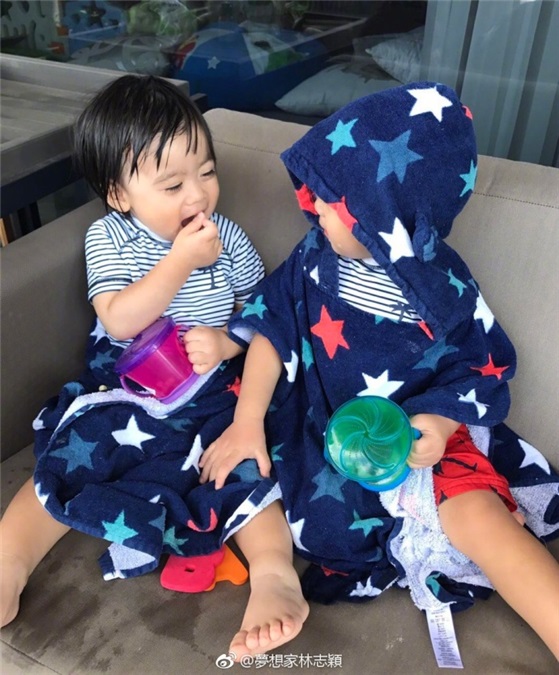 (文化anna)林志颖好爸爸带儿玩水 三儿聚在一起不亦乐乎