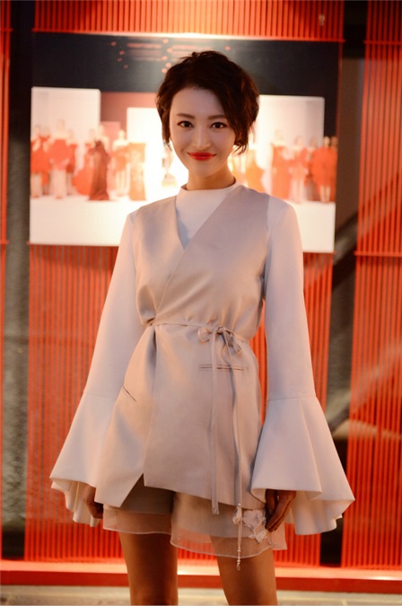 杨洋新娘盛典花式炫短发 「同款热」再度爆发