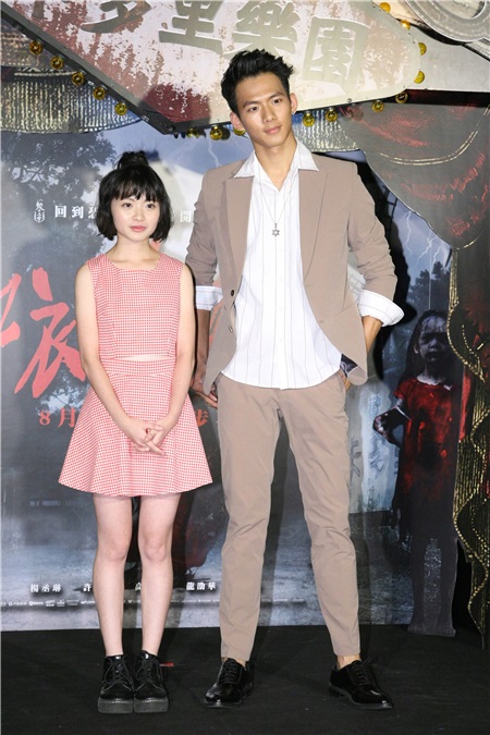 杨丞琳、许伟宁等出席《红衣小女孩2》电影首映会