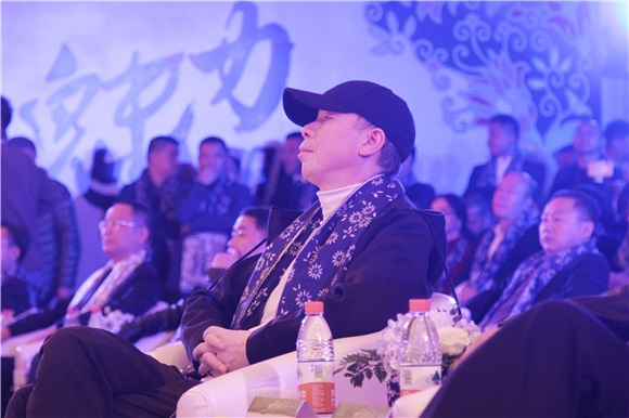冯小刚刘欢捞仔携手《魅力湘西》「魅力加速中」