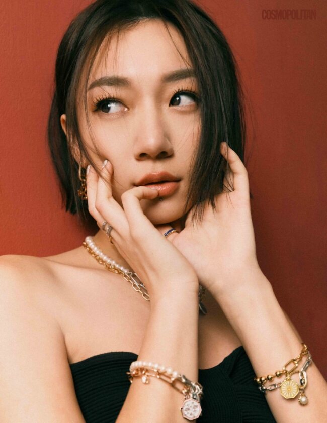 《COSMO封面之星》Julia吴卓源 　　自嘲「叛逆、反差萌、慵懒」 鼓励大家突破逆境 享受自己正在做的事