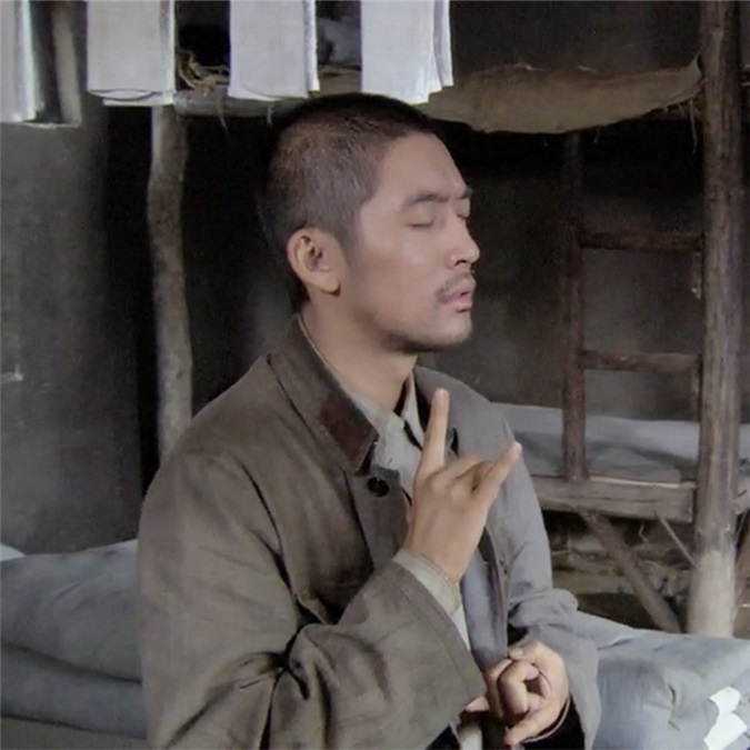 精品抗战剧《出关》张博化身战地魔术师