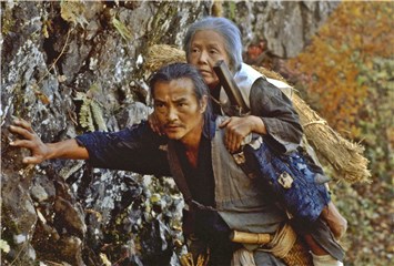 楢山节考4K修复版(双喜电影)左前起绪形拳-坂本寿美子