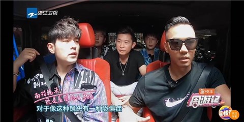 周杰伦自爆有镜头恐惧症！被歌迷要签名却认不出本人