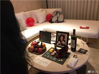饭店给小S的迎宾礼太冏 小S逗趣说：我安息了