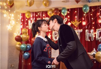 沈月、陈哲远抢吃甜筒亲密靠头！《我的反派男友》无预警高甜「冰淇淋之吻」剧迷嗑疯