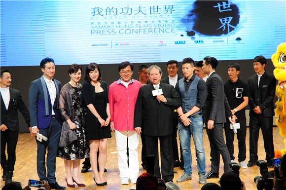 成龙助阵洪金宝工作室开幕两王相会 彭于晏为义父站台活泼耍宝秒变「迷弟」