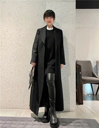 大S剪齐刘海穿搭时髦   小S问大S是哪家的少女