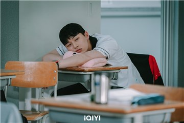 《弱美男英雄Class 1》朴志训「自虐式演技」不寒而栗！当众狂打自己巴掌到脸红肿